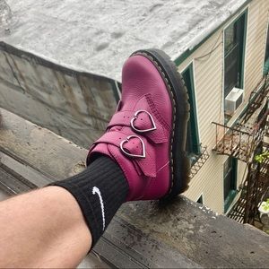 Dr. Martens ‘Devan Heart’ Magenta Milled Nappa Leather Platform Boots NEVER WORN